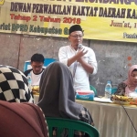 Anggota DPRD Gresik, Ahmad Nurhamim saat menggelar sosialisasi perundangan. foto: 
 SYUHUD/ BANGSAONLINE