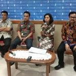 Kepala Dinas Pengelolaan Bangunan dan Tanah (DPBT) Kota Surabaya, Maria Theresia Ekawati Rahayu saat menggelar jumpa pers di Kantor Bagian Humas Pemkot Surabaya, Rabu (02/10). foto: YUDI A/BANGSAONLINE