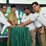 Bupati Malang H. M. Sanusi saat melaunching Lumbung Air Wakaf bersama para petinggi ACT.