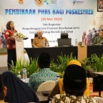  Pj. Wali Kota Kediri, Zanariah, saat memberi sambutan pada kegiatan Pembinaan Perilaku Hidup Bersih dan Sehat (PHBS) bagi Pos Kesehatan Pesantren (Poskestren) se-Kota Kediri, di Ruang KiliSuci Hotel Grand Surya, Selasa (25/5/2024). Foto: Ist.