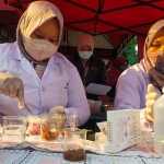 Uji laboratorium jajanan takjil di Kota Blitar.