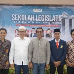 Para pemateri dalam sekolah legislatif  yang digelar DPM-KM Universitas Trunojoyo Madura.