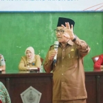 Wawali Sutiaji saat memberikan pengarahan dan pembinaan kepada para lansia di kecamatan Sukun, Selasa (25/07).