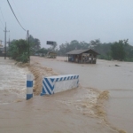 Akses jalan Pacitan-Purwantoro yang masih tertutup genangan banjir. Foto: IST