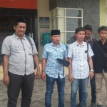 Moh. Hosen, Ketua Komite Anti Korupsi Indonesia (KAKI) Bangkalan usai Audiensi dengan KPU terkait hilangnya uara caleg, Kamis (15/05/2019). foto: FAUZI/ BANGSAONLINE