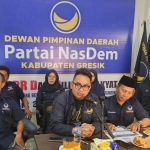 Ketua Bapilu NasDem Gresik, Akhmad Roni, saat konferensi pers. Foto: Ist