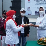 Wali Kota Batu, Dewanti Rumpoko, saat melantik dan meresmikan KJS RIC Desa Pesanggrahan.