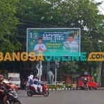 Baliho besar bergambar Ketua DPC PKB Gresik, Much Abdul Qodir, bersama Ketum DPP PKB, Abdul Muhaimin Iskandar, mulai bertebaran di Gresik. Foto: SYUHUD/BANGSAONLINE