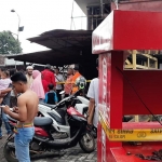 Pom mini yang meledak dipasang police line.