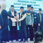 Gus Barra dan Rizal saat menerima rekom untuk maju Pilkada 2024 di Kabupaten Mojokerto dari NasDem.