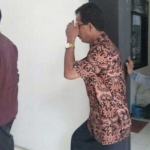 Kades Soso (tengah) saat menjalani pemeriksaan di Kejaksaan Negeri Blitar, beberapa waktu lalu.