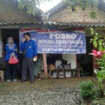 Posko Peduli Partai Demokrat di sekitar lokasi bencana tanah longsor di Desa Banaran, Ponorogo. foto: Demokrat Jatim for Bangsaonline