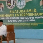 KH. Asep Saifuddin Chalim saat menyampaikan testimoni terkait sholatnya Jokowi. foto: BANGSAONLINE