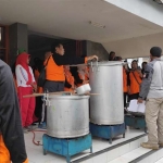 Sejumlah personil Dinsos dan BPBD saat mengikuti pelatihan dapur umum.