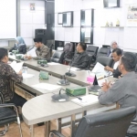 Pansus 1 saat rapat dengan OPD terkait membahas Raperda SOTK pemecahan BPPKAD. Foto: SYUHUD/ BANGSAONLINE