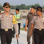 Kapolres bersama Wakapolres meninjau langsung kondisi pos yang ada di rest area.