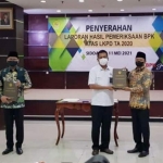 Opini WTP diberikan oleh BPK Jatim atas Laporan Keuangan Pemerintah Daerah (LKPD) tahun 2020. Penghargaan diserahkan langsung oleh Kepala BPK Perwakilan Provinsi Jawa Timur, Joko Agus Setyono kepada Bupati Pasuruan, H. M. Irsyad Yusuf bersama Ketua DPRD Kabupaten Pasuruan, H. M. Sudiono Fauzan di Kantor BPK Perwakilan Jatim, Selasa (11/05/2021) lalu.