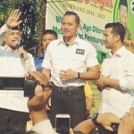 Agus Harimurti Yudhoyono (AHY) dan Emil Dardak melepas pawai budaya di Jombang. Foto: DIDI R/BANGSAONLINE