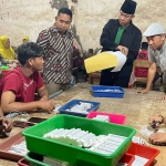 Rombongan Komisi IV DPRD Sampang saat sidak di perusahaan rokok. Foto : Dok Komisi IV/BANGSAONLINE.com