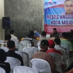 Anggota DPRD Kota Mojokerto dari Fraksi Demokrat, Nuryono Sugi Raharjo, saat menggelar serap aspirasi masyarakat. Foto: YUDI EKO PURNOMO/ BANGSAONLINE