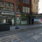 Mc Donald Edinburg, tempat si penari striptis dadakan beraksi. foto: metro.co.uk