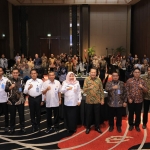 Peserta sSosialisasi dan konsultasi teknis pengajuan permohonan pewarganegaraan bagi anak berkewarganegaraan ganda (ABG) foto bersama.