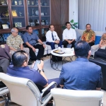 Pj Gubernur Jatim saat menghadiri FGD kebijakan kenaikan CHT.