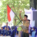 Menteri Hukum dan Hak Asasi Manusia (Menkumham) Republik Indonesia, Yasonna H. Laoly saat beroasi ilmiah di Pondo Pesantren Sunan Drajat, Paciran, Lamongan, Minggu (9/6/2024).