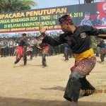 Upacara penutupan TMMD ke-102 yang dihibur dengan pertunjukan seni beladiri pencak silat.