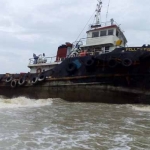 Kondisi Kapal yang terdampar di pantai kawasan Temaji. 