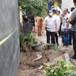 Kondisi makam balita berusia 4 tahun yang ternyata menjadi korban penganiayaan oleh kedua orang tuanya di Kediri, Selasa (25/6/2024).