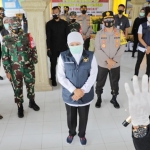 Gubernur Jatim Khofifah saat berada di Kampung Tangguh Semeru Desa Ngale, Kecamatan Pilang Kenceng, Kabupaten Madiun, Minggu (7/2).