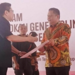 Wakil Wali Kota Surabaya Whisnu Sakti Buana (kanan) saat menghadiri acara Program Indonesia Tersenyum, Wujudkan Generasi Indonesia Bergizi dan Sehat di Surabaya, Kamis (21/2).