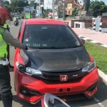 Honda Jazz beserta pengemudinya yang viral karena drifting di jalan raya diamankan polisi.