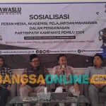 Ketua Bawaslu Kota Madiun saat membuka sosialisasi. Foto: HENDRO SUHARTONO/BANGSAONLINE