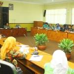 Hearing Komisi A DPRD Sidoarjo bersama Diskoperindag ESDM dan BPPT membahas minimarket, Jumat (14/1). foto: musta’in/ BANGSAONLINE