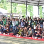 Bupati Sambari bersama pejabat Forkopimda saat nobar final Piala Gubernur Persebaya Vs Persija. foto: ist