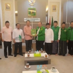 Gus Fawait saat menerima surat tugas dari DPP PPP sebagai calon Bupati Jember. Foto: Ist