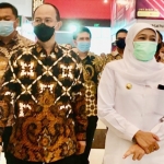 Dari kiri: Yusuf Karim Ungsi, Adik Dwi Putranto, dan Khofifah Indar Parawansa meninjau stan pameran INAPRO EXPO 2020.