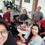 Komunitas hukum saat cengkerama di Kedai Kopi Keadilan.