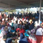 Suasana di lokasi ritual sedekah laut.