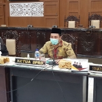 Ketua dan Wakil Ketua DPRD Kota Probolinggo saat menggelar jumpa pers. (foto: ist).