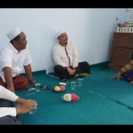 Bupati Pasuruan H. M. Irsyad Yusuf saat takziah ke rumah duka.