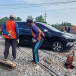 Perawatan dan perbaikan geometri rel yang berada di Jalan Perlintasan Langsung (JPL) 111 di Desa Sugihwaras, Kecamatan Saradan, Kabupaten Madiun dilakukan mulai Selasa (29/6) sampai Jumat (2/7).