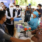 Gubernur Khofifah di sela-sela kunjungan kerja di Kabupaten Situbondo, Kamis (9/6/2022).