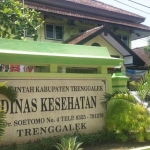 Kantor Dinas Kesehatan Trenggalek. foto: HERMAN S/ BANGSAONLINE