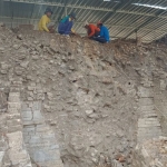 Proses eskavasi di Candi Patakan. (foto: TRIWIYOGA/ BANGSAONLINE)