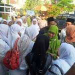 Ketua Umum Pimpinan Pusat Muslimat NU Hj Khofifah Indarparawansah saat berada di Tuban. foto:suwandi/BANGSAPONLINE