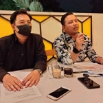 Kuasa Hukum PT NCI, Ahmad Imam Santoso (baju batik) saat menyampaiikan rilis kepada awak media. Foto: Ist