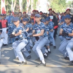 Salah satu peserta gerak jalan saat menampilkan aksinya.